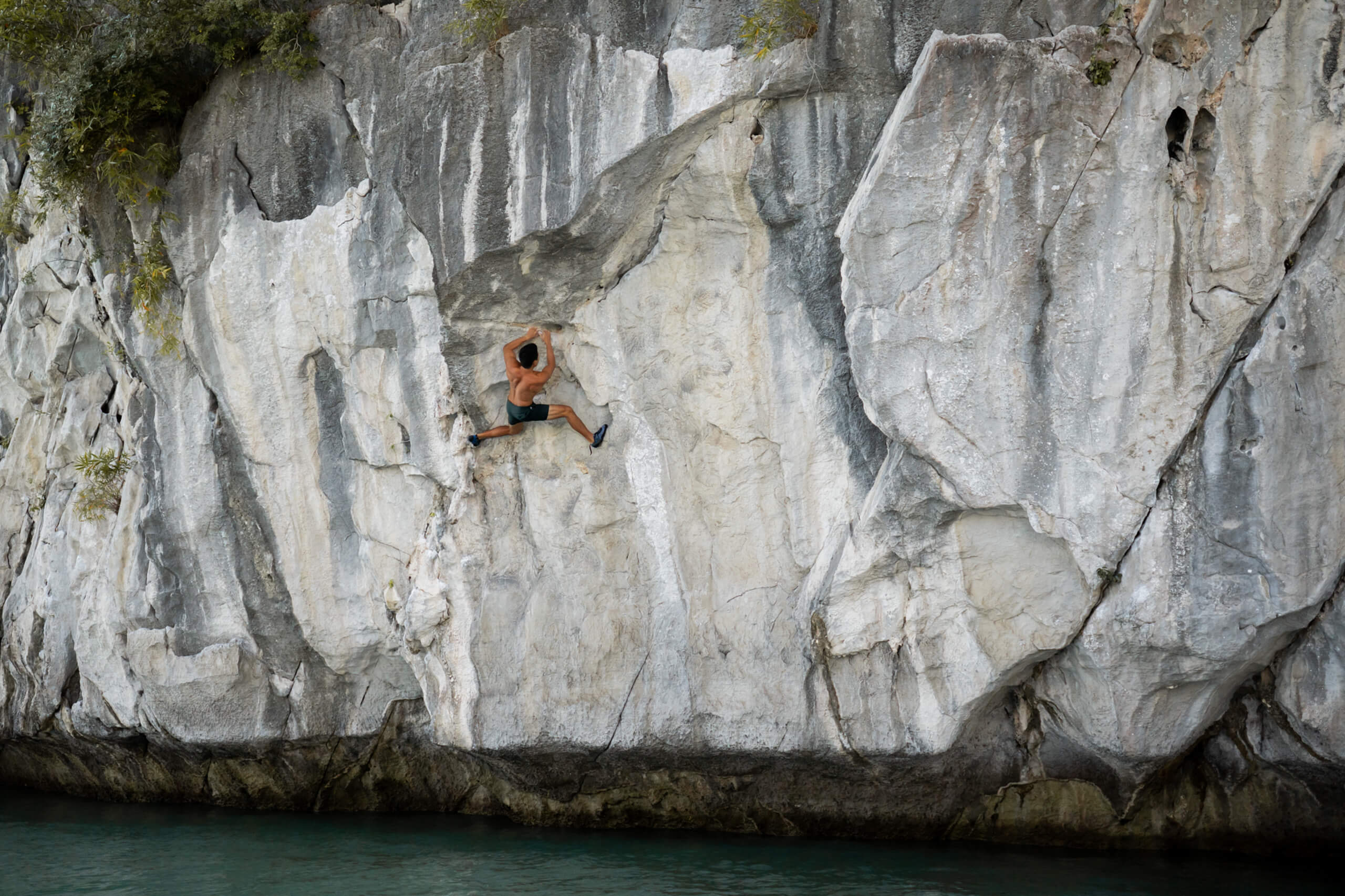 Deep Water soloing in Vietnam