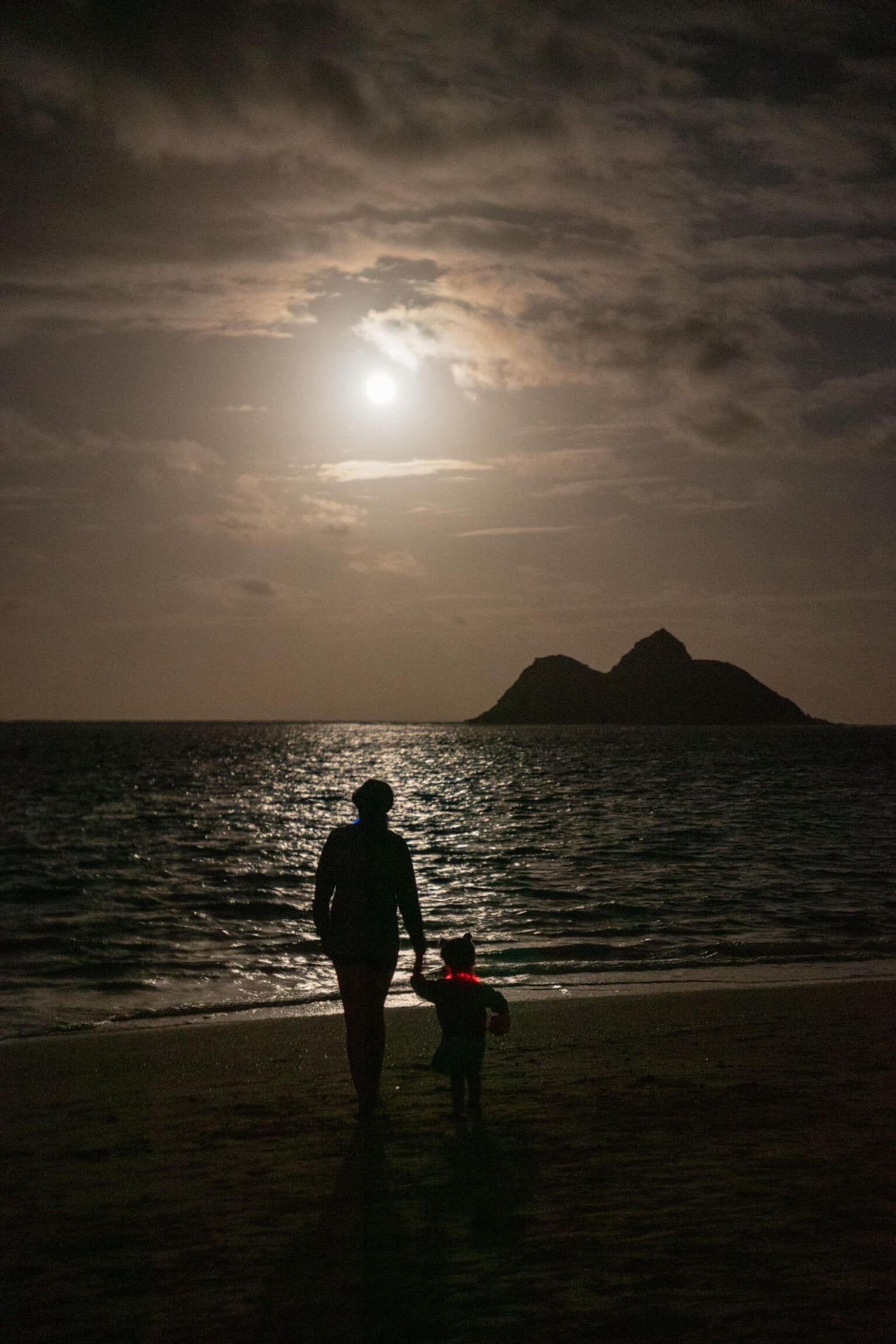 moonrise in lanikai with kids