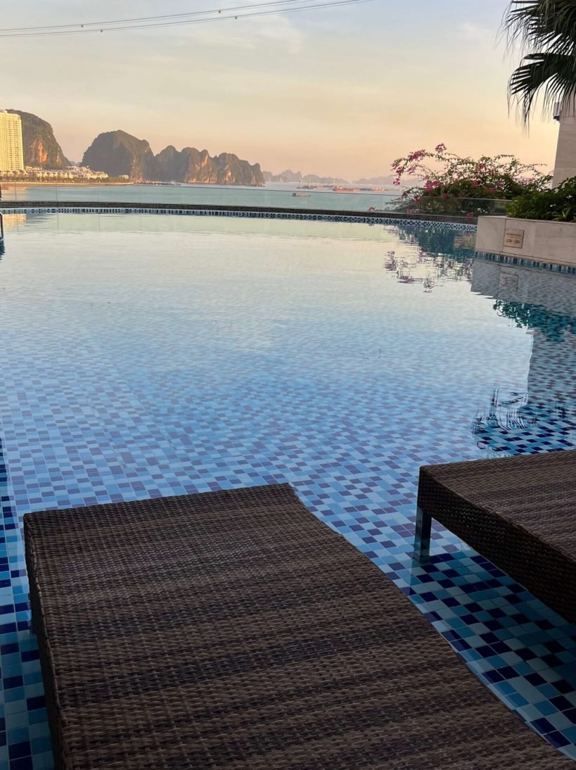 Infinity Pool Ha Long